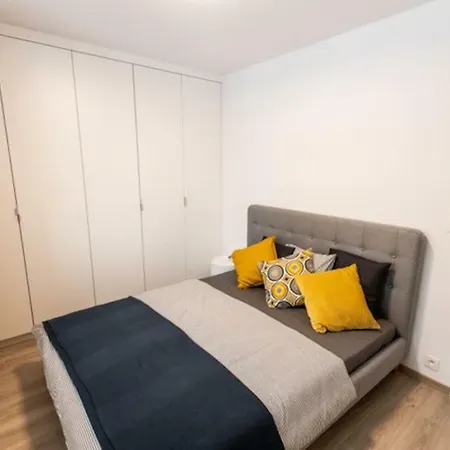 Bratislava, Moderny Apartman S Dobrou Dostupnostou Appartement Bratislava
