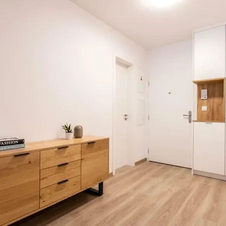 Bratislava, Moderny Apartman S Dobrou Dostupnostou *